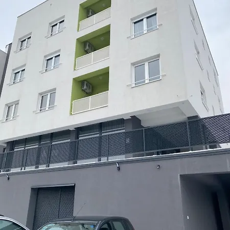 New In The 아파트 비소코