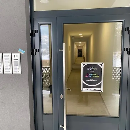 아파트 New In The *