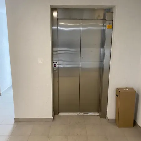 דירה New In The *